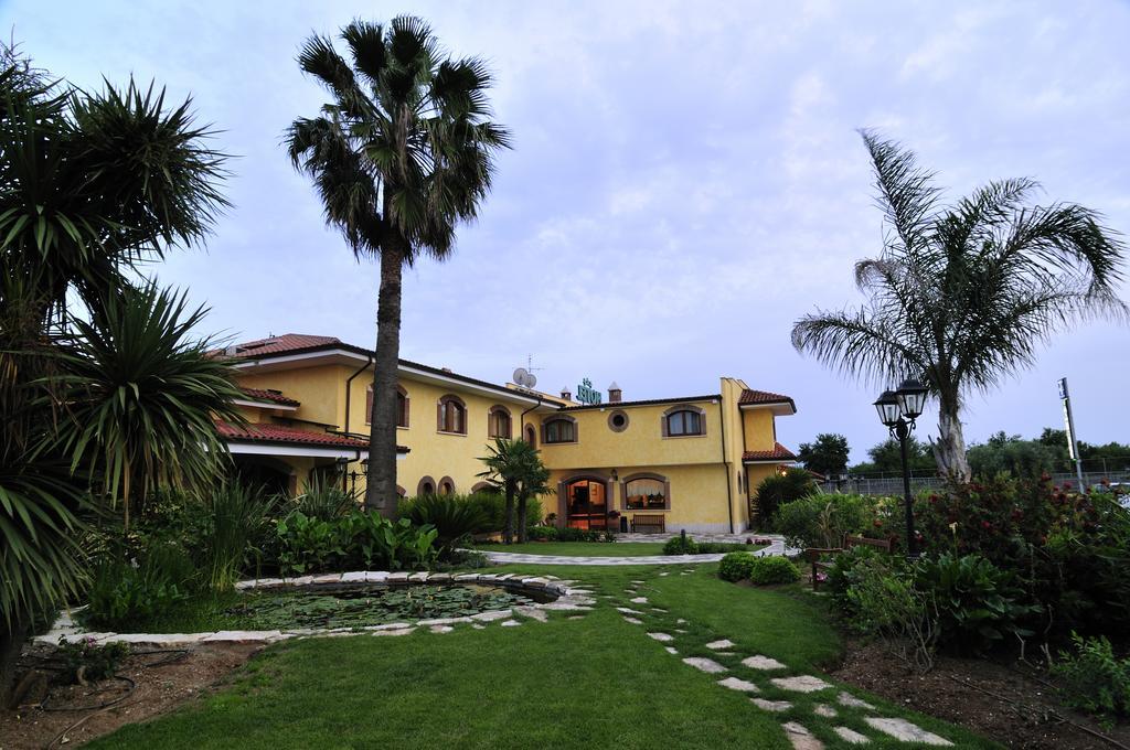 La Locanda Del Cavaliere Borgo Montello Bagian luar foto