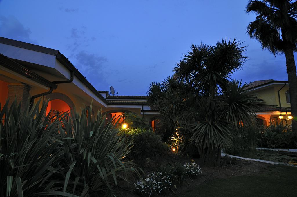 La Locanda Del Cavaliere Borgo Montello Bagian luar foto