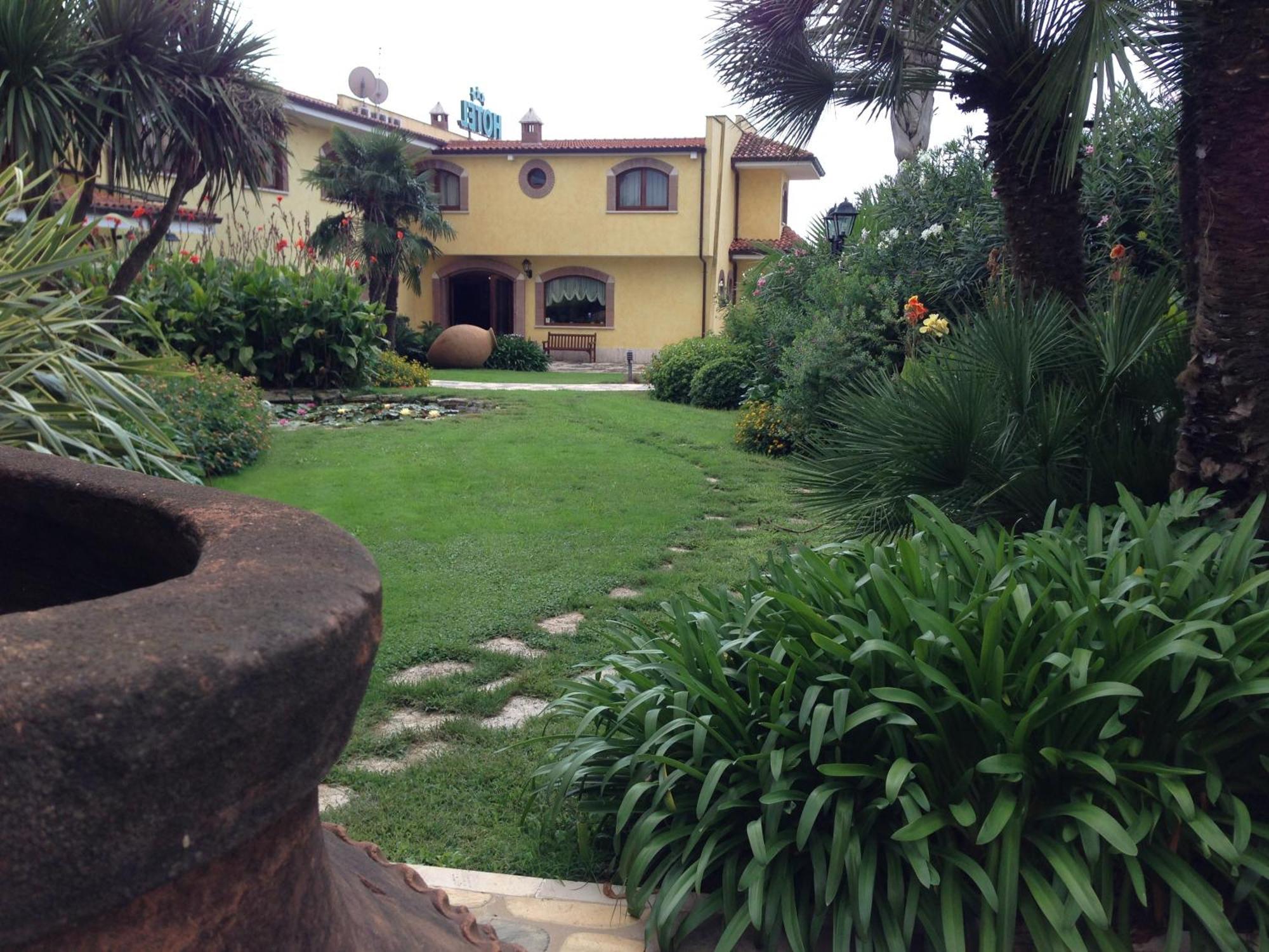 La Locanda Del Cavaliere Borgo Montello Bagian luar foto