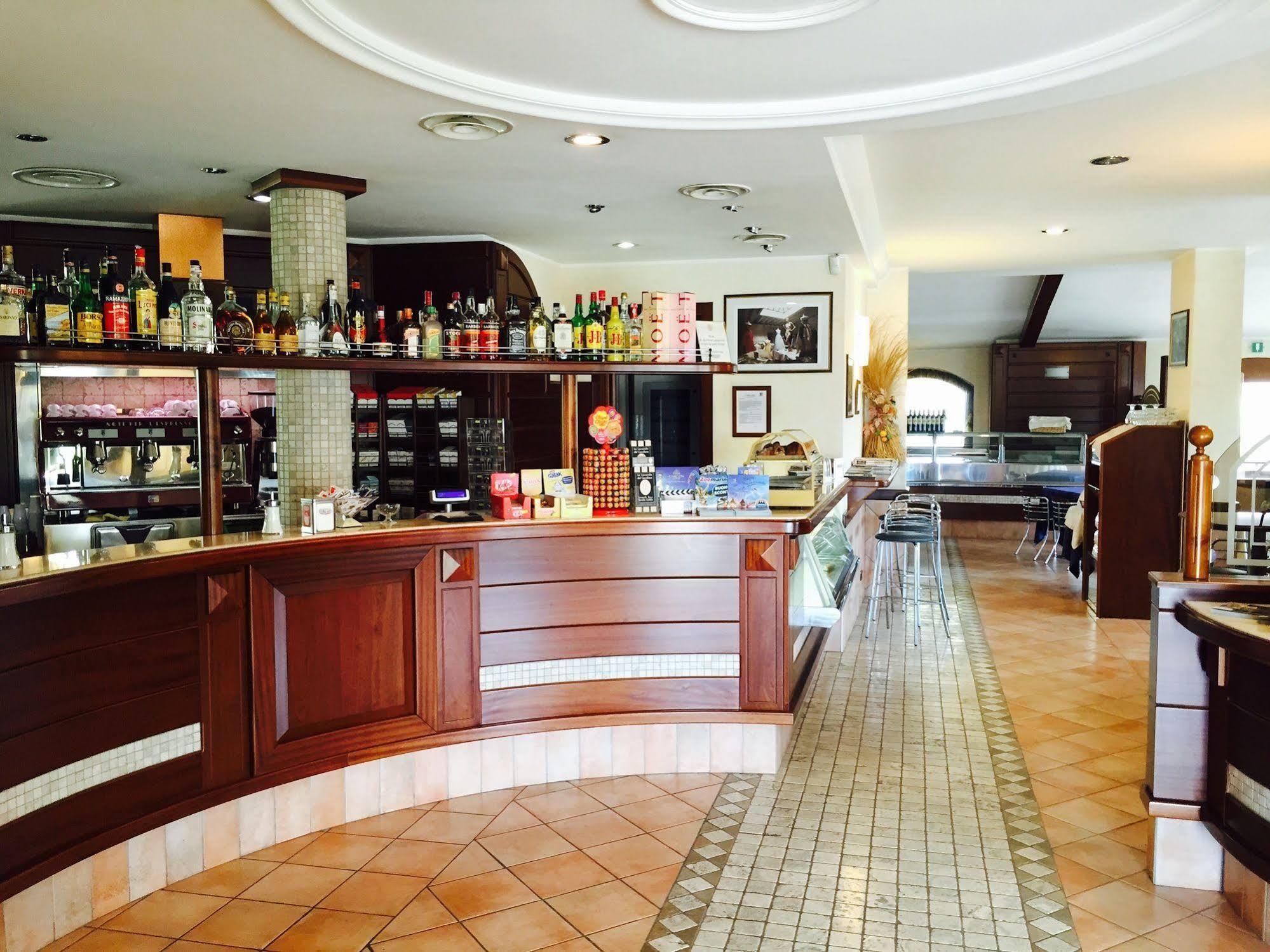 La Locanda Del Cavaliere Borgo Montello Bagian luar foto